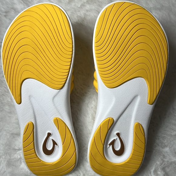 OLUKAI Slide Mens Size‎ 10 Komo New NWOT Yellow Hibiscus Slip On Comfort Travel - Picture 8 of 13